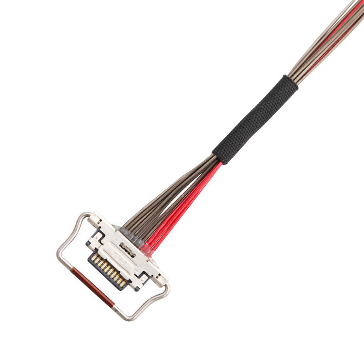 Een 10-pins LVDS micro-coaxiële kabel met een lengte van 150 mm, I-PEX-connector met 0,4 mm pitch, geïdentificeerd als 20633-310T-01S