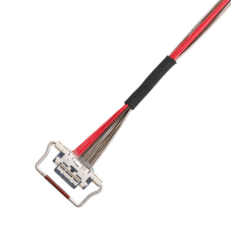 Een 10-pins LVDS micro-coaxiële kabel met een lengte van 150 mm, I-PEX-connector met 0,4 mm pitch, geïdentificeerd als 20633-310T-01S