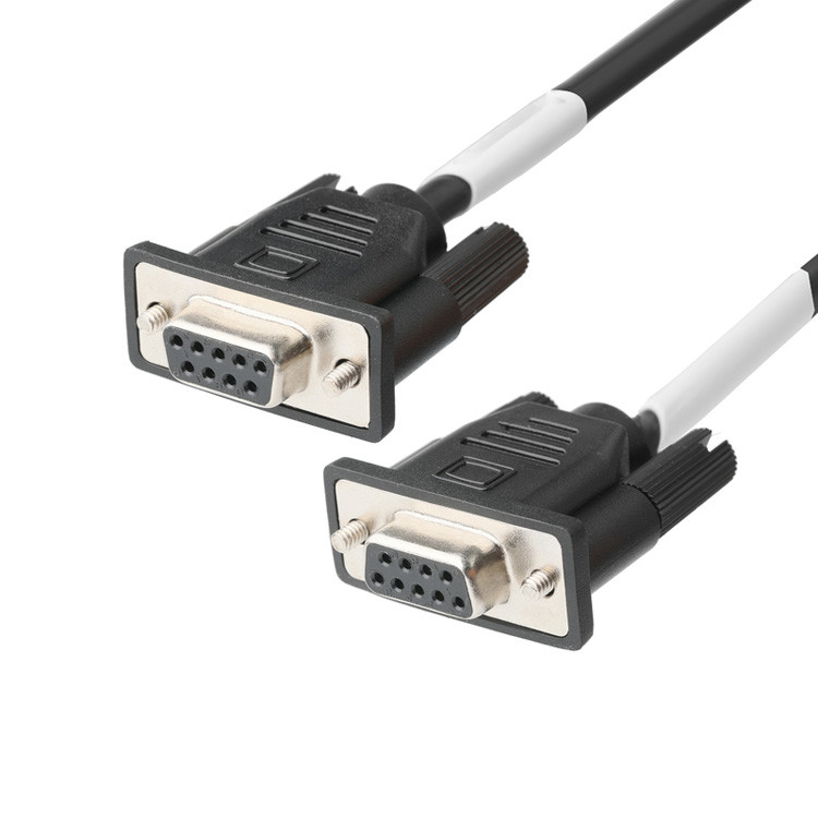 D-SUB-9Pin Mannelijke connector met soldeertype, witte rubberen kern en nikkelgeplatte schelp naar D-SUB-9Pin Vrouwelijke connector