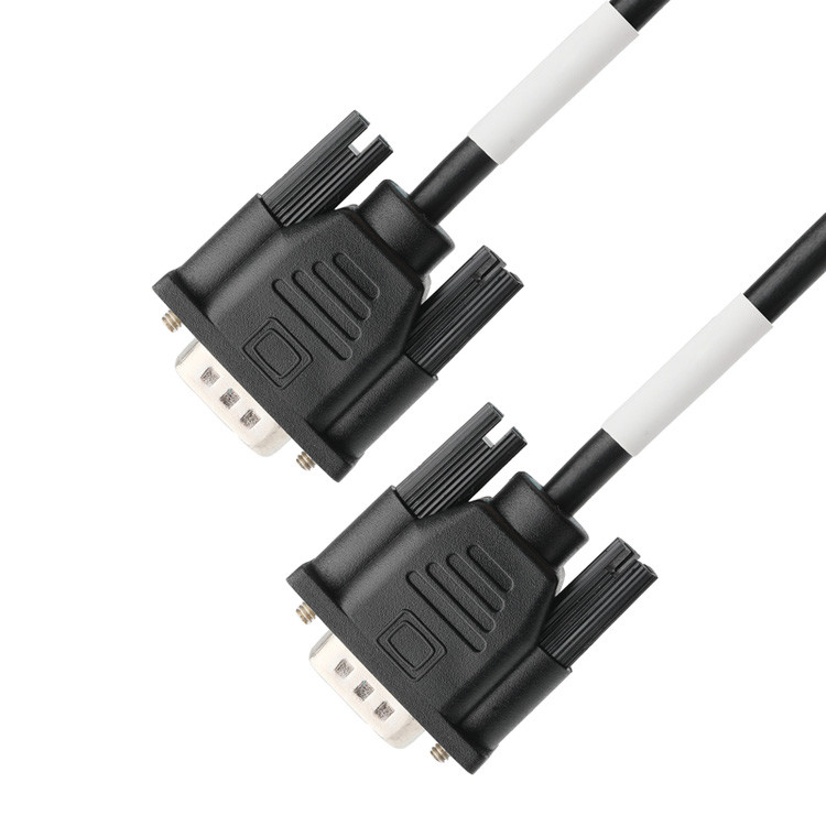 D-SUB-9Pin Mannelijke connector met soldeertype, witte rubberen kern en nikkelgeplatte schelp naar D-SUB-9Pin Vrouwelijke connector