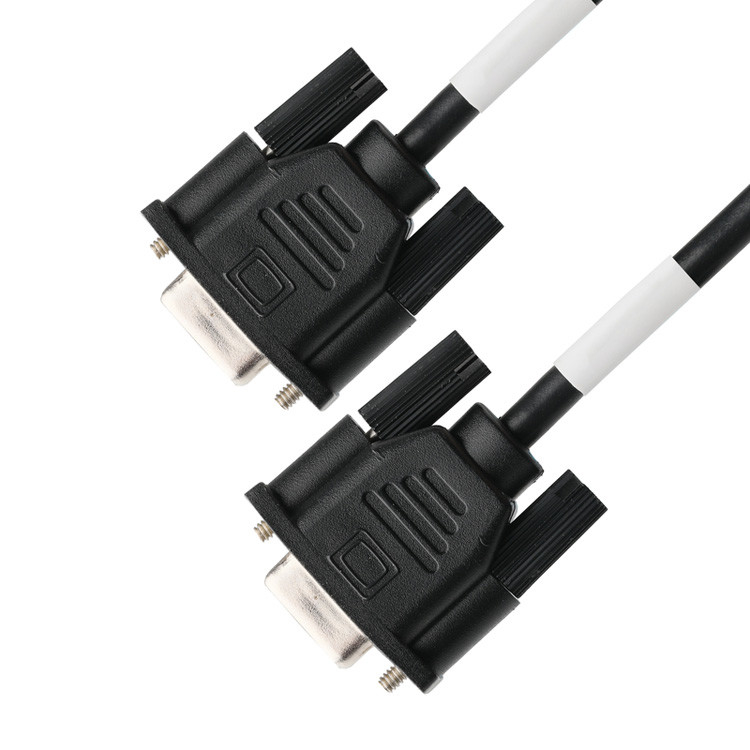 D-SUB-9Pin Mannelijke connector met soldeertype, witte rubberen kern en nikkelgeplatte schelp naar D-SUB-9Pin Vrouwelijke connector